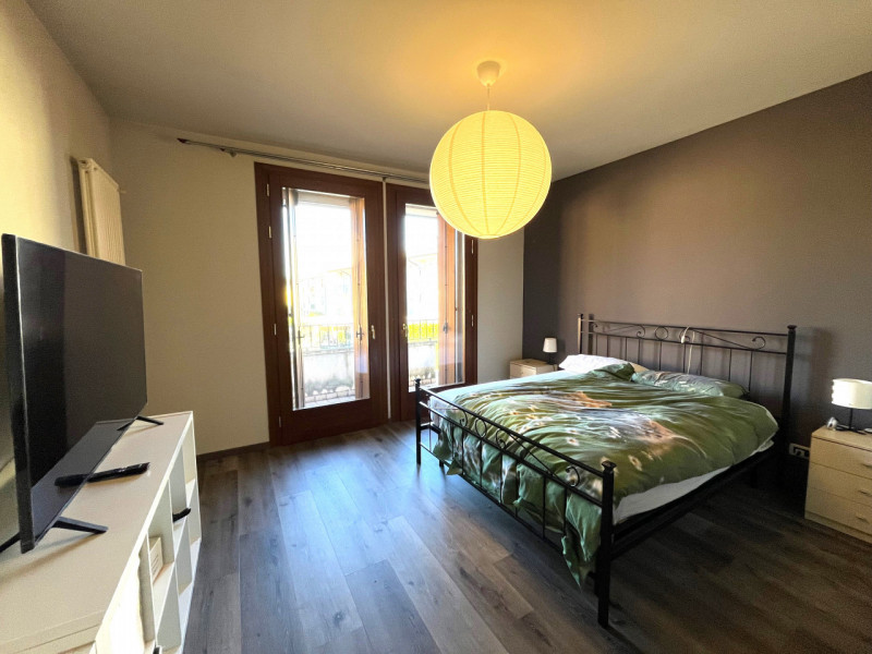 Nel centro di Sossano, proponiamo in vendita una splendida porzione di testa di casa a schiera, p...