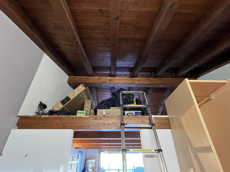 Nel centro di Sossano, proponiamo in vendita una splendida porzione di testa di casa a schiera, p...