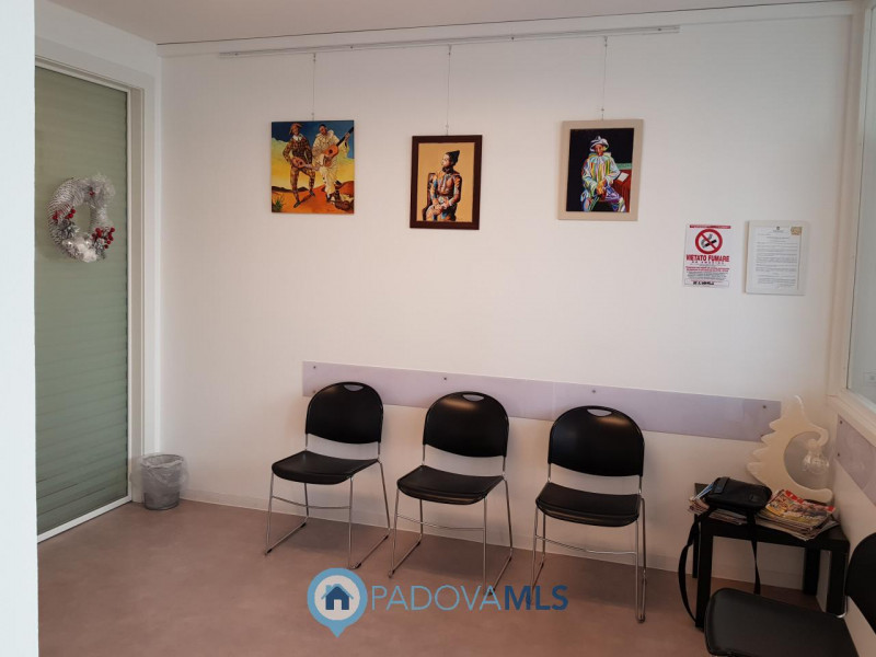 Appartamento ad uso studio medico / dentistico ristrutturato a norma di legge

Immobile in esclus...