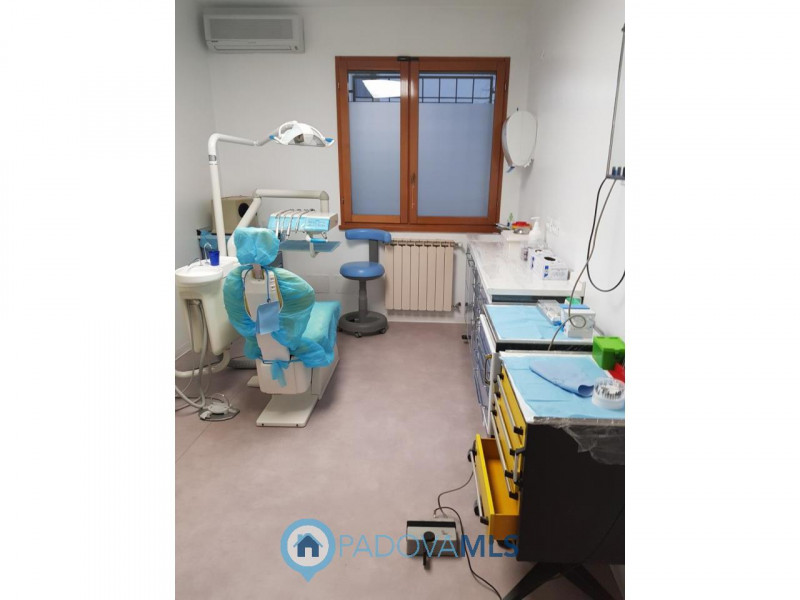 Appartamento ad uso studio medico / dentistico ristrutturato a norma di legge

Immobile in esclus...