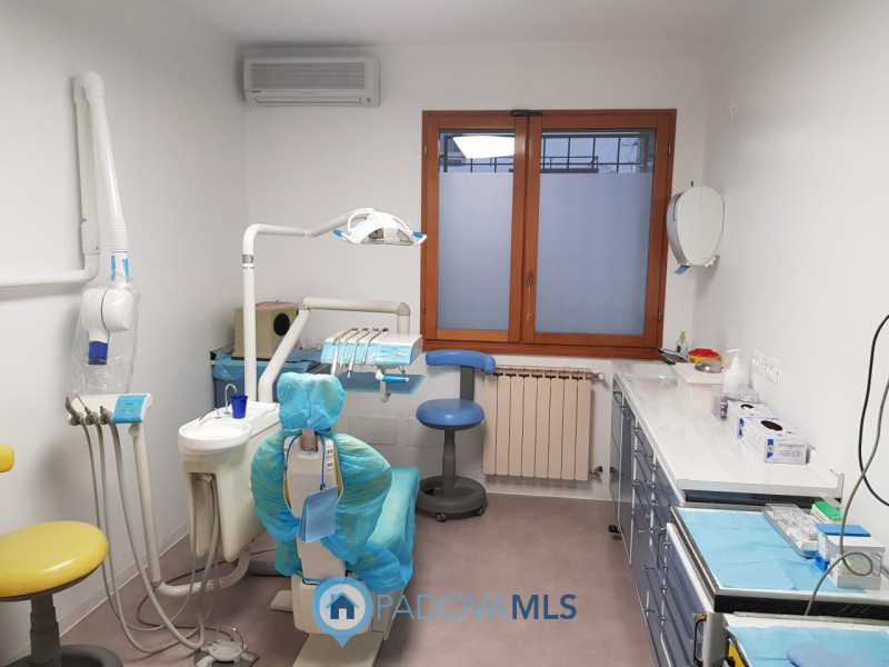 Appartamento ad uso studio medico / dentistico ristrutturato a norma di legge

Immobile in esclus...