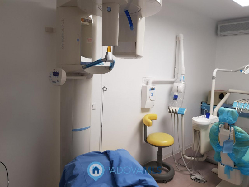 Appartamento ad uso studio medico / dentistico ristrutturato a norma di legge

Immobile in esclus...