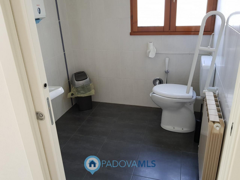 Appartamento ad uso studio medico / dentistico ristrutturato a norma di legge

Immobile in esclus...