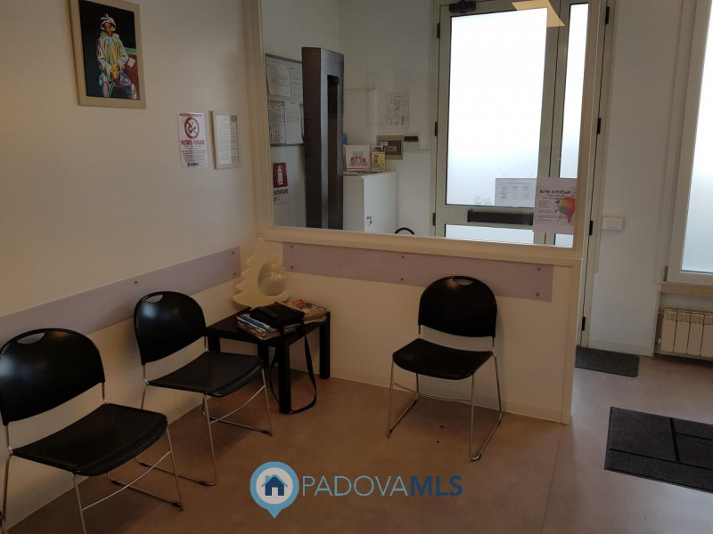 Appartamento ad uso studio medico / dentistico ristrutturato a norma di legge

Immobile in esclus...