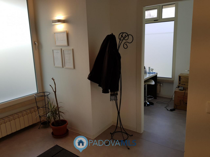 Appartamento ad uso studio medico / dentistico ristrutturato a norma di legge

Immobile in esclus...