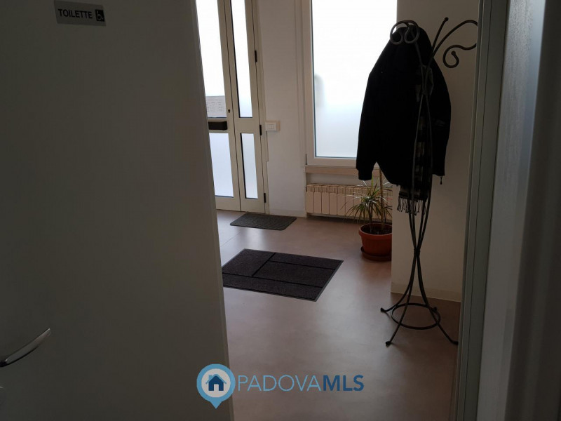 Appartamento ad uso studio medico / dentistico ristrutturato a norma di legge

Immobile in esclus...