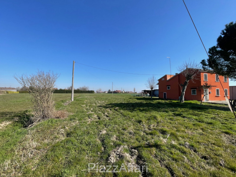 Codevigo - frazione Rosara vendesi terreno agricolo di circa 14 campi padovani con accesso da str...