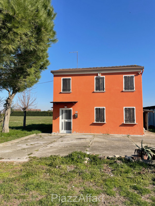 Codevigo - frazione Rosara vendesi terreno agricolo di circa 14 campi padovani con accesso da str...