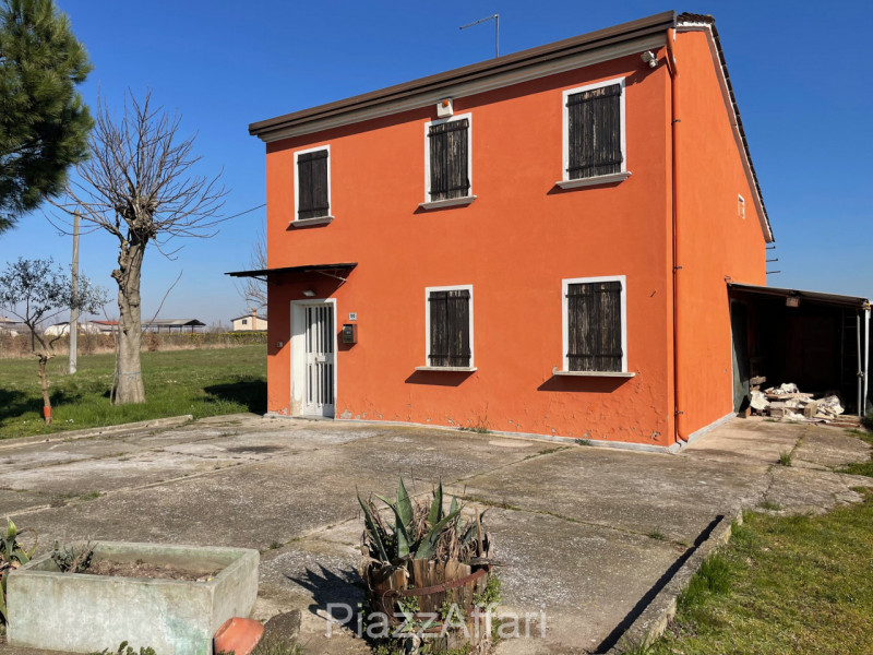 Codevigo - frazione Rosara vendesi terreno agricolo di circa 14 campi padovani con accesso da str...
