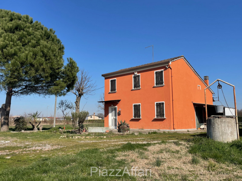Codevigo - frazione Rosara vendesi terreno agricolo di circa 14 campi padovani con accesso da str...