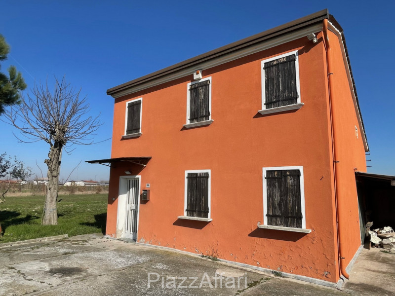 Codevigo - frazione Rosara vendesi terreno agricolo di circa 14 campi padovani con accesso da str...