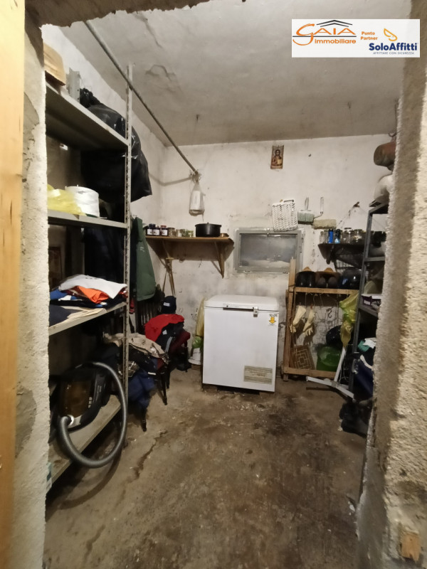 Proponiamo in vendita  casa accostata da ristrutturare completamente, situata nel tranquilla comu...