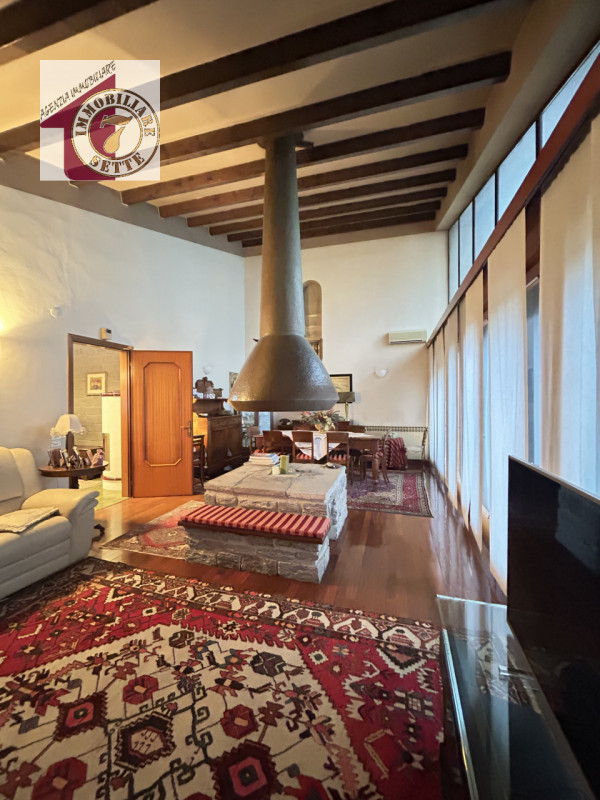 Vendesi CITTADELLA CENTRO CASA SINGOLA di circa 250 mq., in bellissimo contesto residenziale a du...