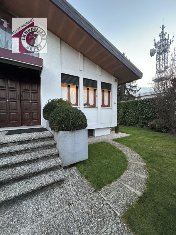 Vendesi CITTADELLA CENTRO CASA SINGOLA di circa 250 mq., in bellissimo contesto residenziale a du...