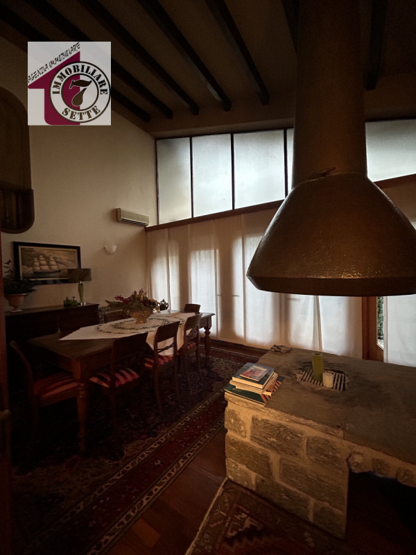 Vendesi CITTADELLA CENTRO CASA SINGOLA di circa 250 mq., in bellissimo contesto residenziale a du...