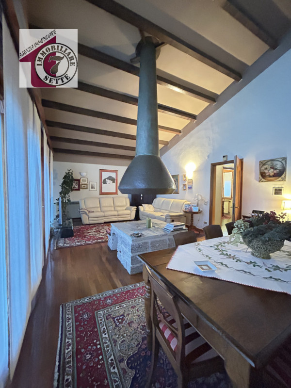 Vendesi CITTADELLA CENTRO CASA SINGOLA di circa 250 mq., in bellissimo contesto residenziale a du...