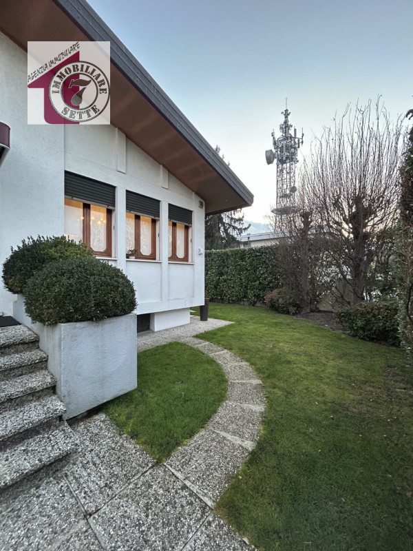 Vendesi CITTADELLA CENTRO CASA SINGOLA di circa 250 mq., in bellissimo contesto residenziale a du...