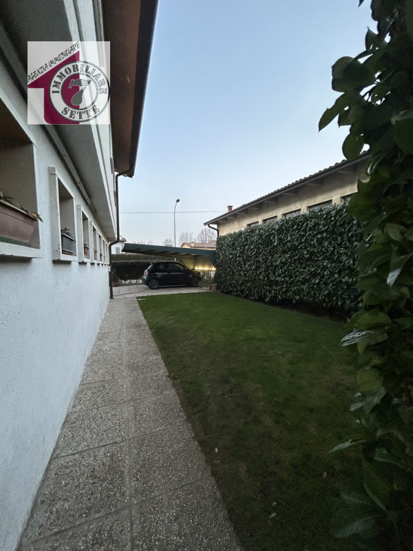 Vendesi CITTADELLA CENTRO CASA SINGOLA di circa 250 mq., in bellissimo contesto residenziale a du...