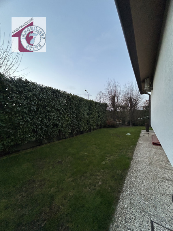 Vendesi CITTADELLA CENTRO CASA SINGOLA di circa 250 mq., in bellissimo contesto residenziale a du...