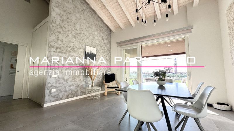 Ns. Esclusiva: Immaginate una meravigliosa mansarda ipertecnologica che non scenda a compromessi,...