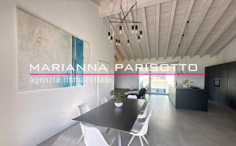 Ns. Esclusiva: Immaginate una meravigliosa mansarda ipertecnologica che non scenda a compromessi,...