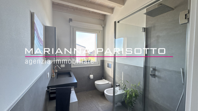 Ns. Esclusiva: Immaginate una meravigliosa mansarda ipertecnologica che non scenda a compromessi,...