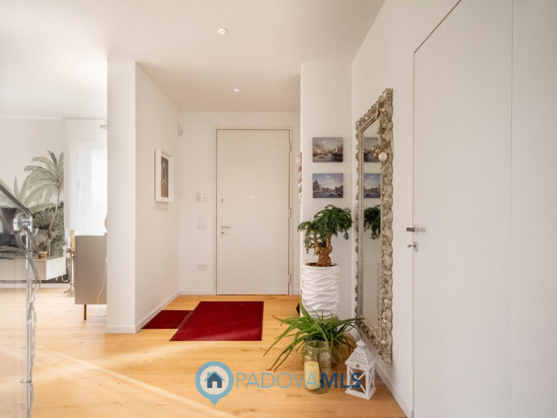 Villa moderna e ristrutturata

Immobile in esclusiva al Gruppo Padova MLS

Nel cuore del prestigi...