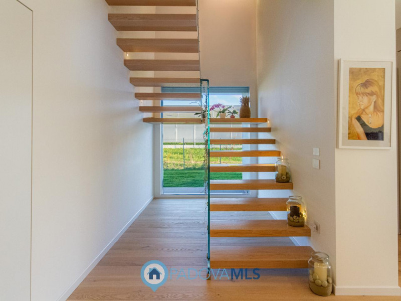 Villa moderna e ristrutturata

Immobile in esclusiva al Gruppo Padova MLS

Nel cuore del prestigi...