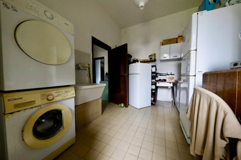 COMPOSIZIONE:
Proponiamo in vendita elegante Villa storica, caratterizzata da spazi ampi e ben di...