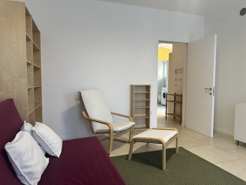 Ospedale e Scuole, prossimo al parco sul fiume.  Per coppia, non per famiglie tre soggetti. Ristr...