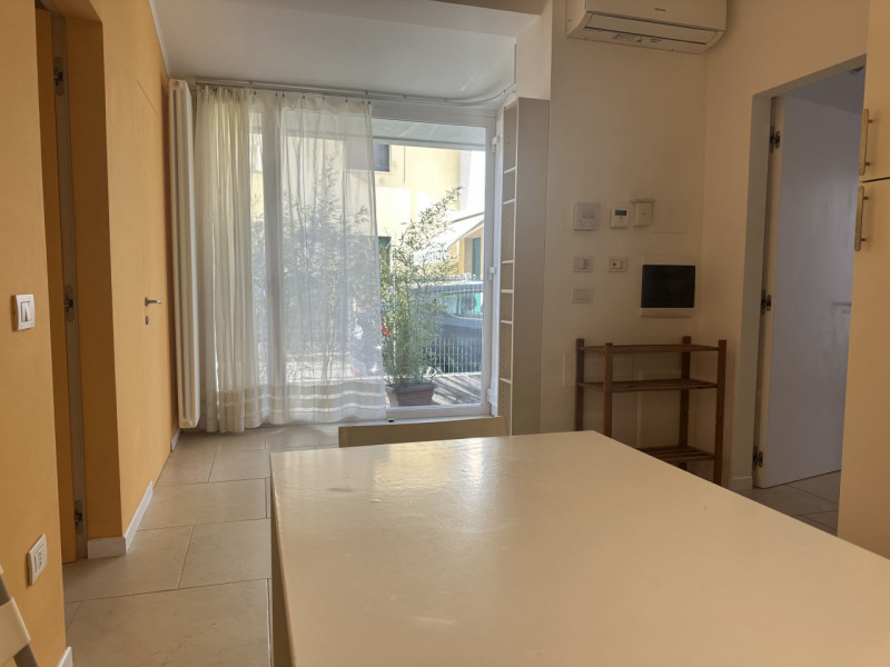 Ospedale e Scuole, prossimo al parco sul fiume.  Per coppia, non per famiglie tre soggetti. Ristr...