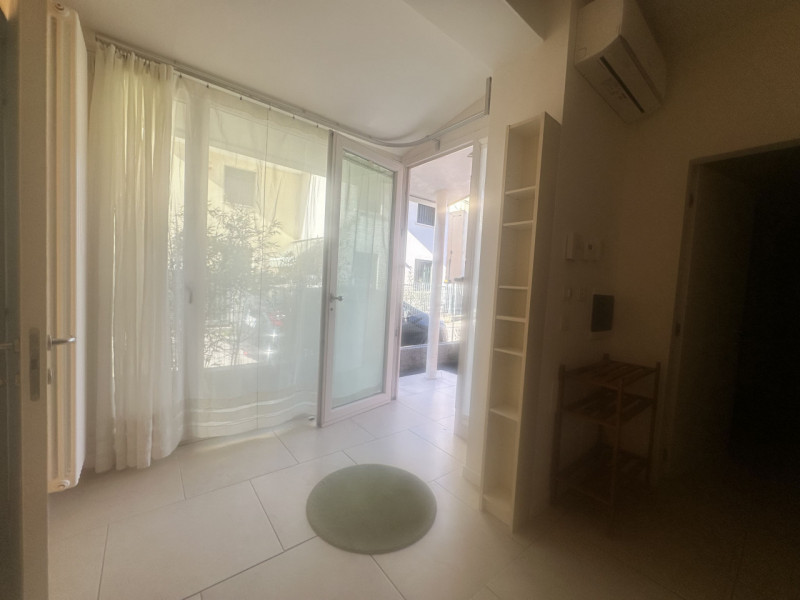 Ospedale e Scuole, prossimo al parco sul fiume.  Per coppia, non per famiglie tre soggetti. Ristr...