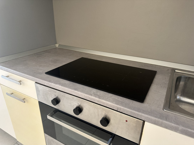 Ospedale e Scuole, prossimo al parco sul fiume.  Per coppia, non per famiglie tre soggetti. Ristr...