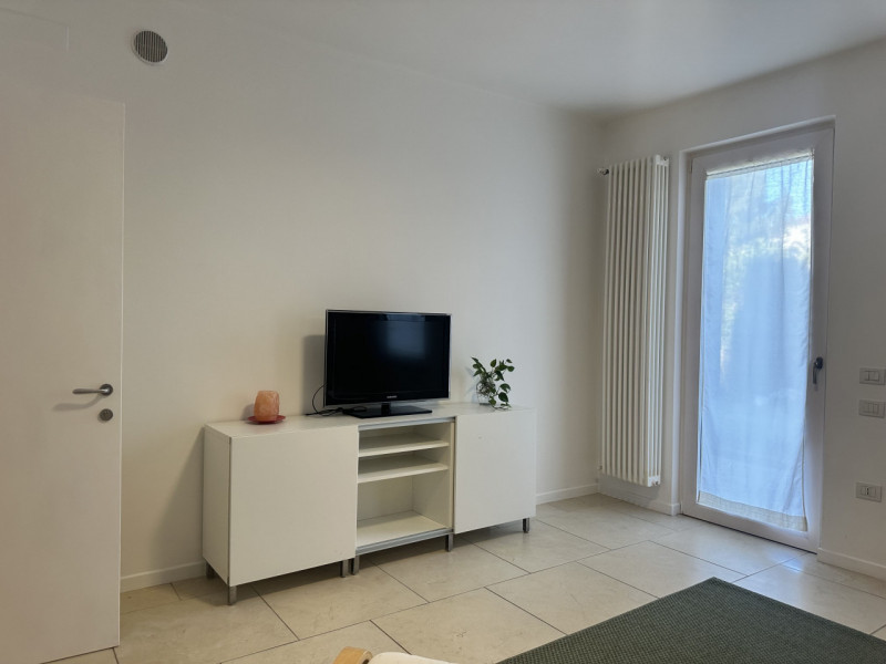 Ospedale e Scuole, prossimo al parco sul fiume.  Per coppia, non per famiglie tre soggetti. Ristr...