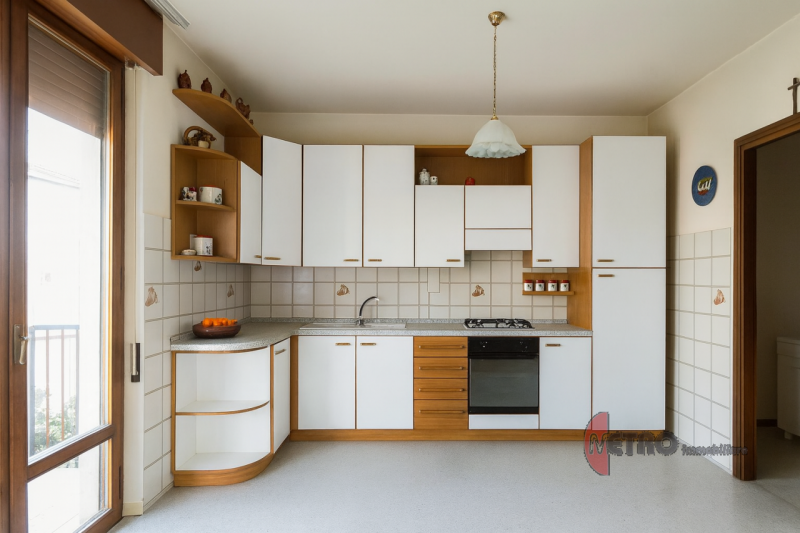 Scoprite questo affascinante appartamento BICAMERE di circa 100 mq situato nel cuore di Cornedo V...