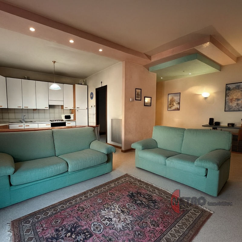 Scoprite questo affascinante appartamento BICAMERE di circa 100 mq situato nel cuore di Cornedo V...