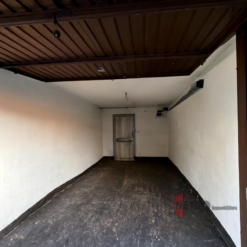 Scoprite questo affascinante appartamento BICAMERE di circa 100 mq situato nel cuore di Cornedo V...