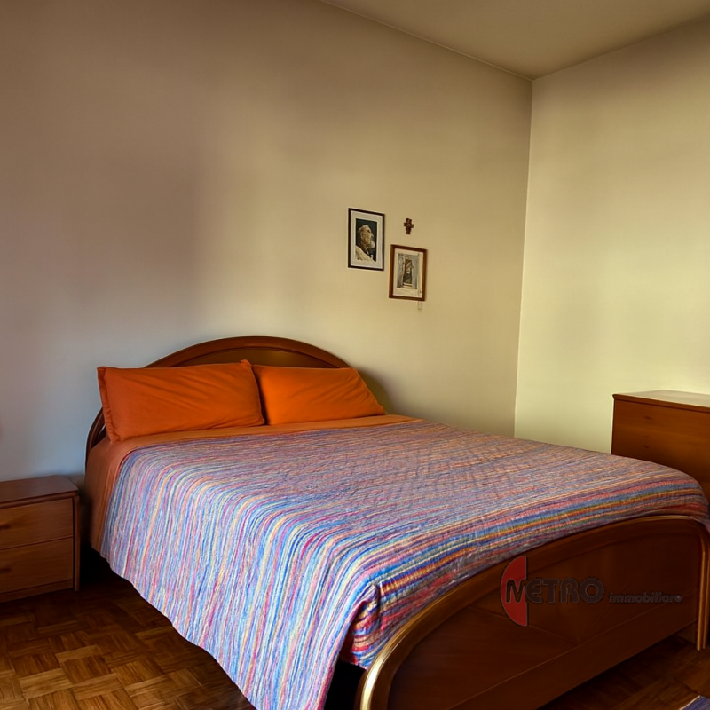 Scoprite questo affascinante appartamento BICAMERE di circa 100 mq situato nel cuore di Cornedo V...