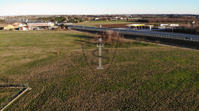 Stai cercando un terreno agricolo facilmente accessibile e in posizione soleggiata?
A Mason Vicen...