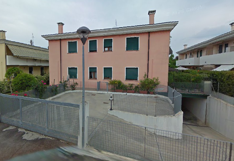 San Giorgio delle Pertiche zona centrale e comoda a tutti i servizi primari, VENDESI appartamento...