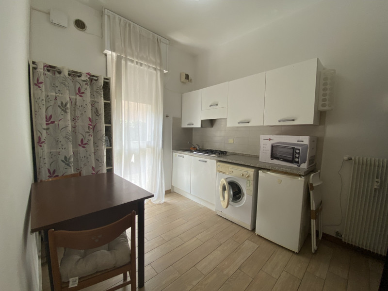 In laterale di via Belzoni Mini arredato. cucina, bagno finestrato, camera, posto bici in cortile...