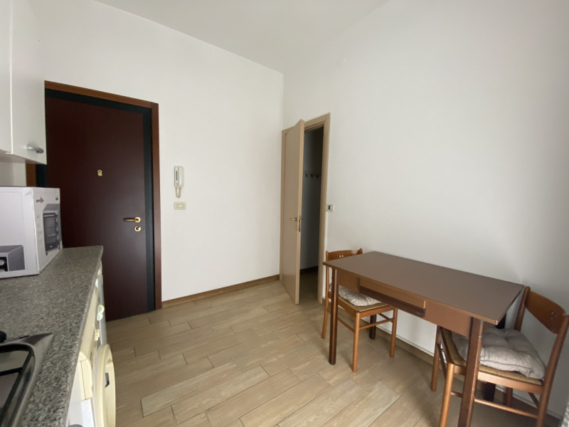 In laterale di via Belzoni Mini arredato. cucina, bagno finestrato, camera, posto bici in cortile...