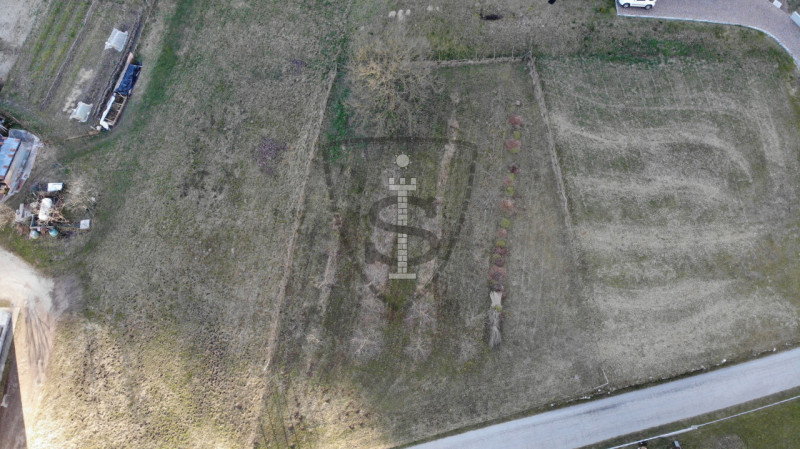 Cerchi un terreno edificabile in una zona tranquilla e comoda a tutti i servizi?
Proponiamo in ve...