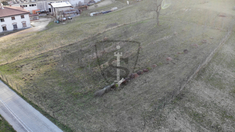 Cerchi un terreno edificabile in una zona tranquilla e comoda a tutti i servizi?
Proponiamo in ve...