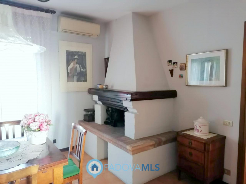 Immobile in esclusiva al Gruppo Padova MLS

CADONEGHE - MEJANIGA.
In zona centralissima, disponib...