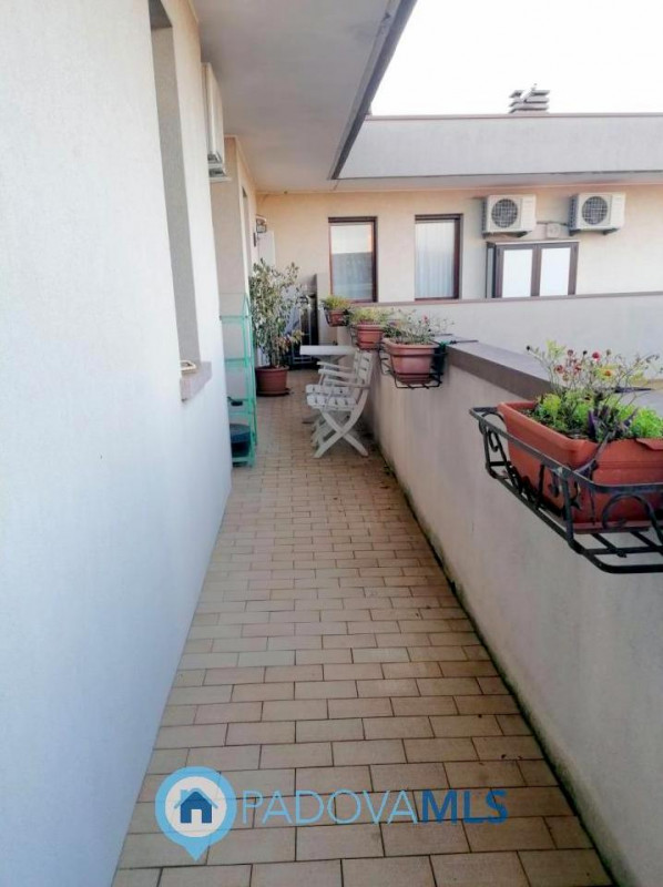 Immobile in esclusiva al Gruppo Padova MLS

CADONEGHE - MEJANIGA.
In zona centralissima, disponib...