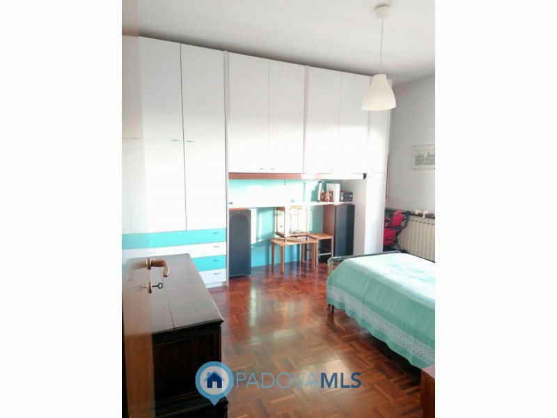 Immobile in esclusiva al Gruppo Padova MLS

CADONEGHE - MEJANIGA.
In zona centralissima, disponib...