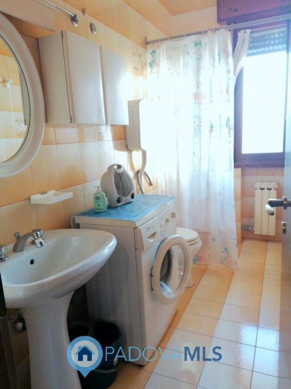 Immobile in esclusiva al Gruppo Padova MLS

CADONEGHE - MEJANIGA.
In zona centralissima, disponib...