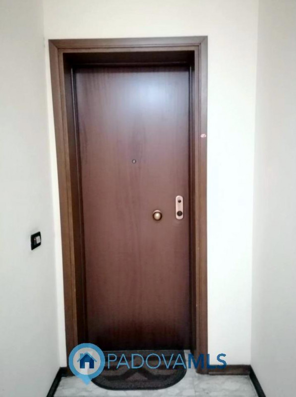 Immobile in esclusiva al Gruppo Padova MLS

CADONEGHE - MEJANIGA.
In zona centralissima, disponib...