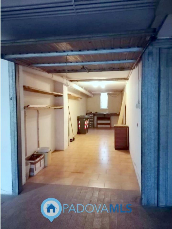 Immobile in esclusiva al Gruppo Padova MLS

CADONEGHE - MEJANIGA.
In zona centralissima, disponib...